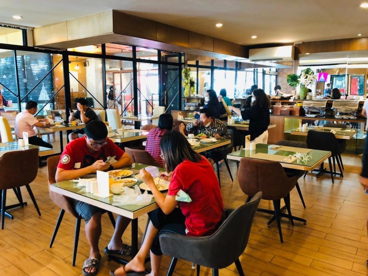 Crystal Jade Hotel Rayong Bagian luar foto